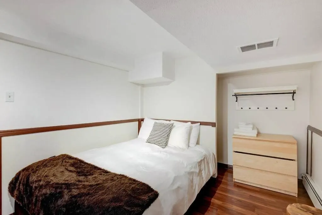 펜션 North House - Banff Three Bedroom Basement Suite