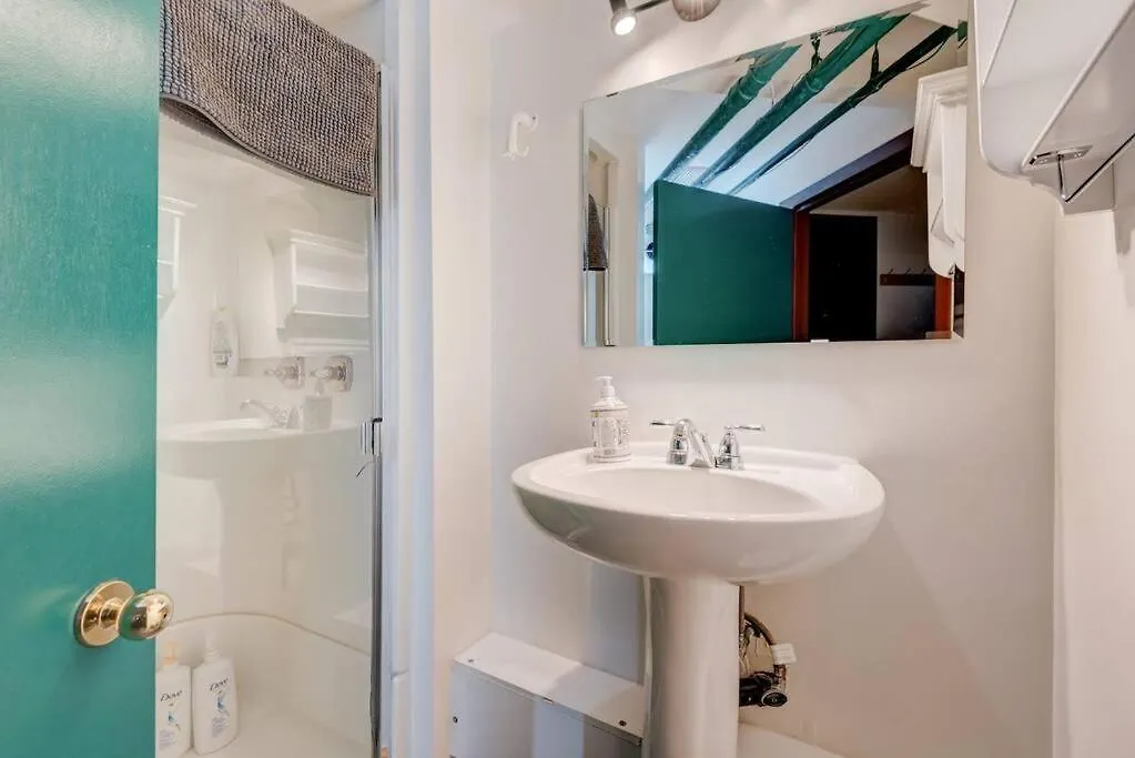 North House - Banff Three Bedroom Basement Suite 캐나다