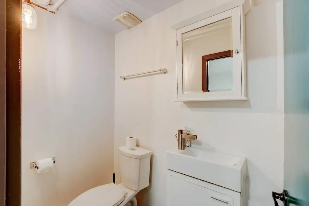 펜션 North House - Banff Three Bedroom Basement Suite