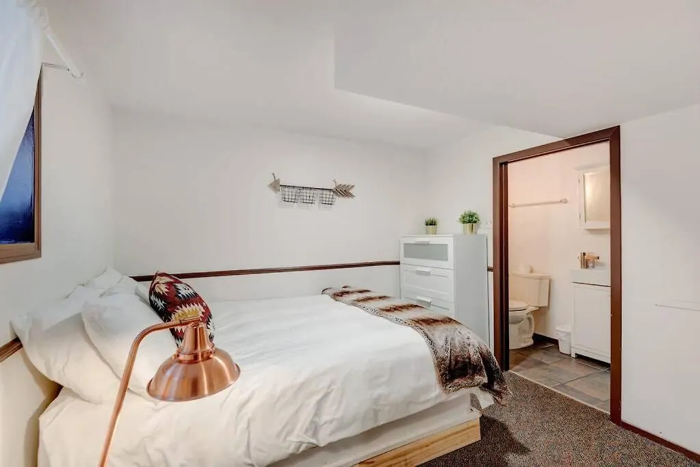 North House - Banff Three Bedroom Basement Suite 0*,